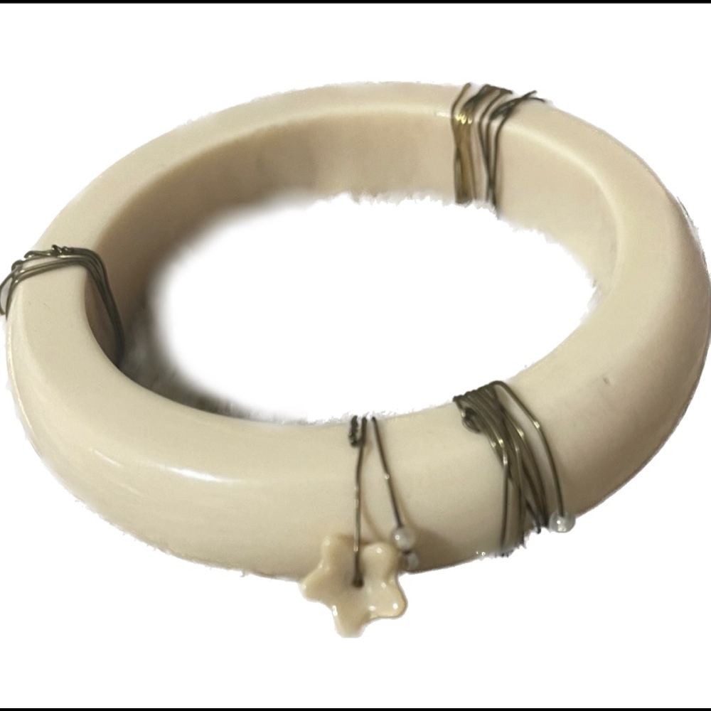 Cream Bakelite Bangle with Carved Flowers vintage